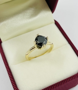 Pierścionek z czarnym brylantem 2,10 ct